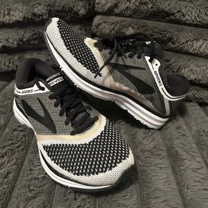 Brooks Revel Women's Black White Cream Athletic Running Shoes